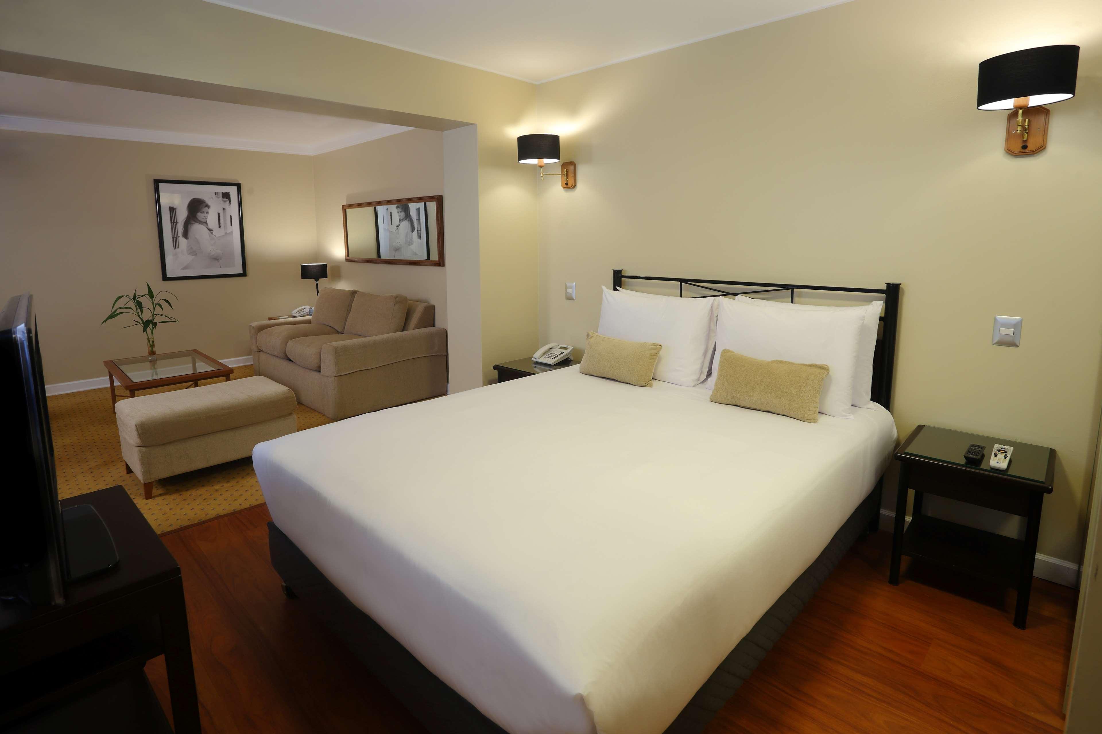 Hotel Radisson Plaza Del Bosque 5*