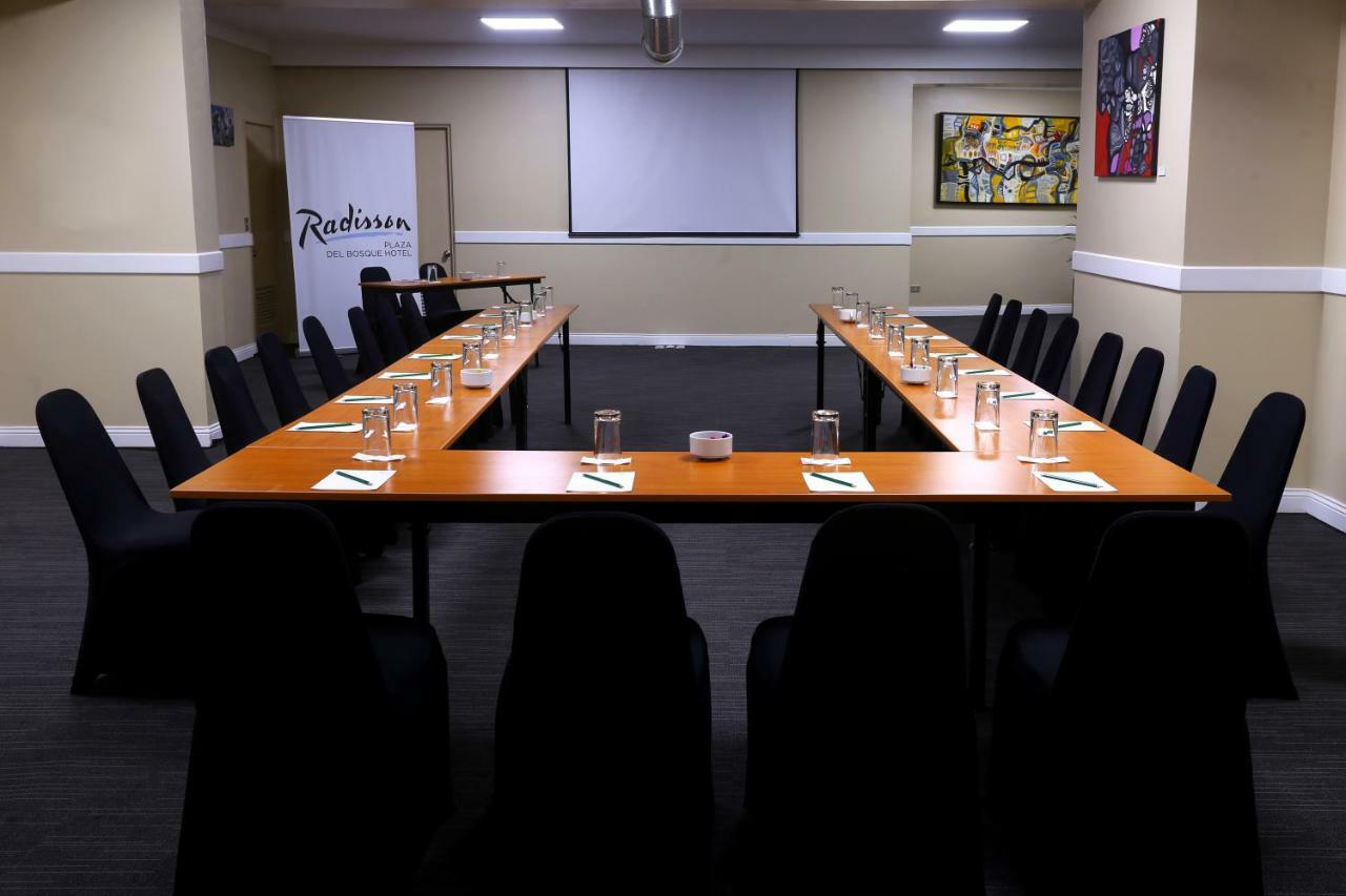 Hotel Radisson Plaza Del Bosque 5*