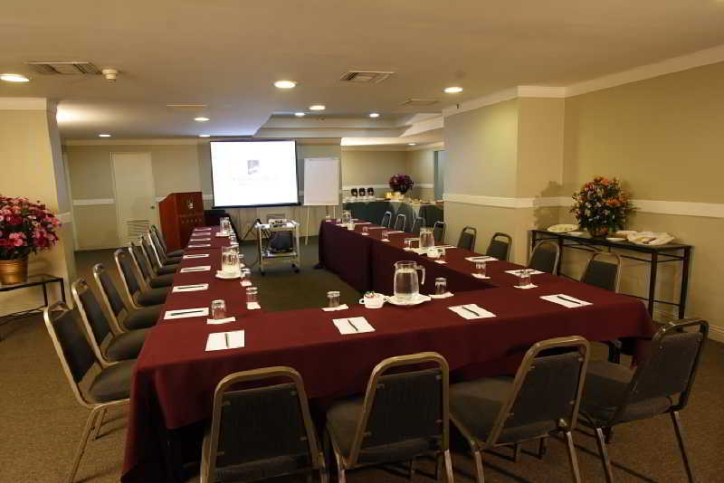 Hotel Radisson Plaza Del Bosque 5*